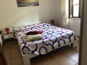 3 habitaciones, tabla de planchar con plancha y acceso a internet 