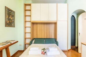 1 bedroom, WiFi, bed sheets