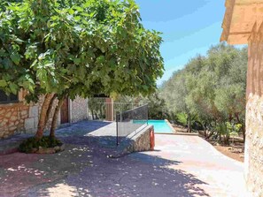 المنطقة المحيطة بالمنشأة