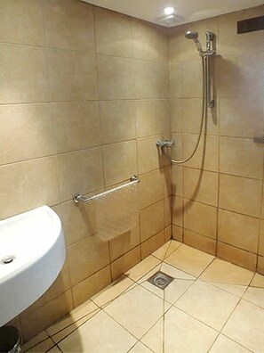 Hair dryer, towels, toilet paper - Grooms Cottage- Sleeps 4 in 2 bedrooms plus 2 to 4 dogs depending on size. (Bodmin)