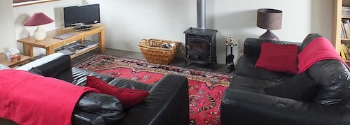 Grooms Cottage- Sleeps 4 in 2 bedrooms plus 2 to 4 dogs depending on size.