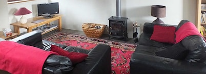 Grooms Cottage- Sleeps 4 in 2 bedrooms plus 2 to 4 dogs depending on size.
