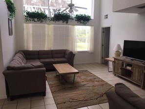 TV - ✨ Beautiful 6BR Villa w/ Private Pool & Lake Views | Near Disney & Golf ✨ (Davenport)