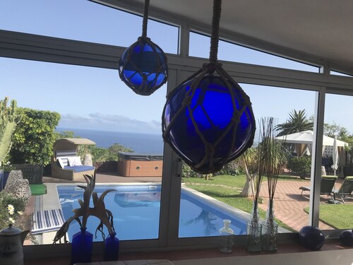 Sunny chalet, Atlantic and Teide views, free WiFi, garden, pool, barbecue