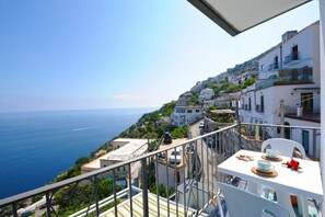 Outdoor dining - Moressas two units accommodates up to 9 (Praiano)