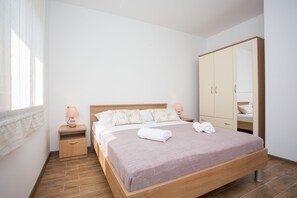 3 bedrooms, WiFi, bed sheets