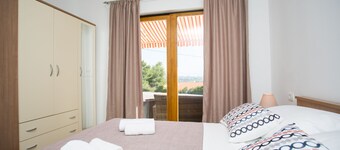 Brand new apartment Losko with big garden and BBQ