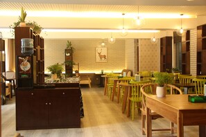 Breakfast and lunch served - Chengdu CYTS Shanshui Fashion Hotel (Chengdu)