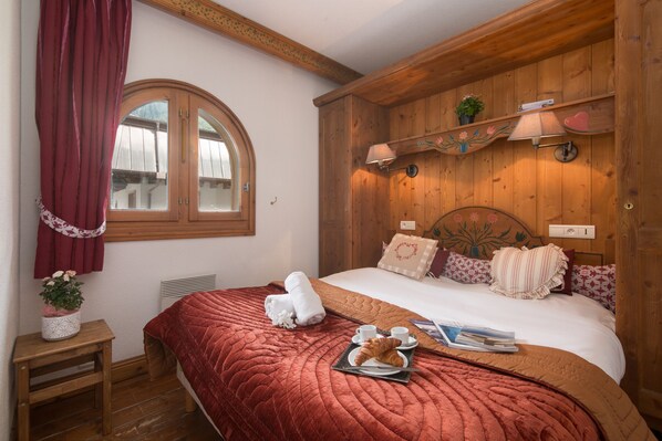 1 bedroom, iron/ironing board, bed sheets - Résidence Le Cristal - Grands Montets 11, Argentière (Chamonix), France (Argentière (Chamonix))