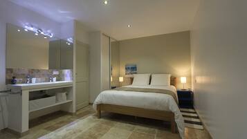 4 bedrooms, iron/ironing board, travel cot, free WiFi