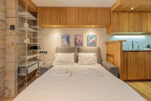 1 bedroom, WiFi, bed sheets