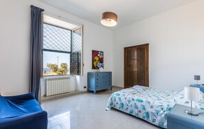 5 bedrooms, travel cot, free WiFi