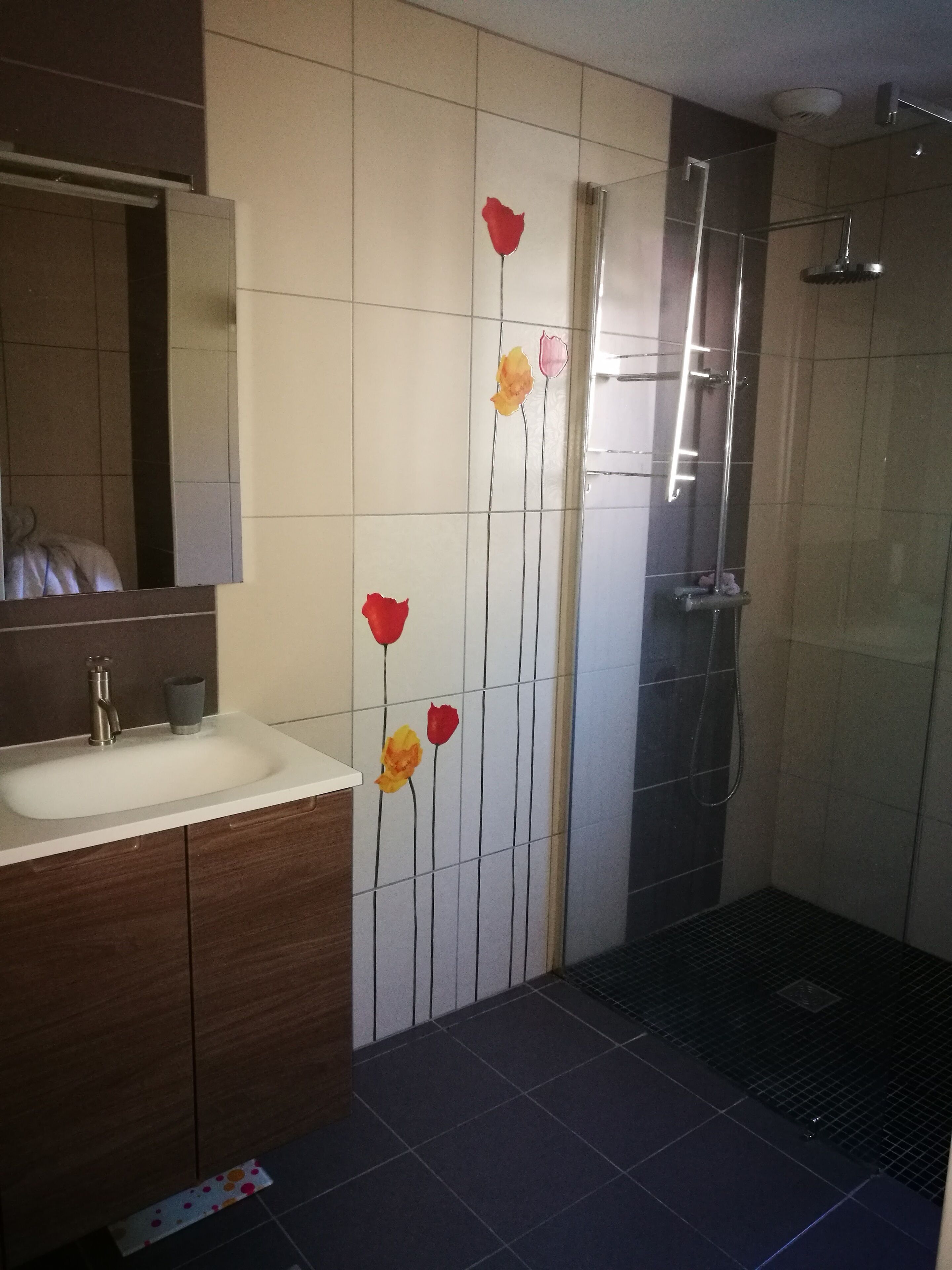 Bathtub, hair dryer, towels, soap
