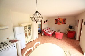 Televisión, tenis de mesa, libros y estéreo 