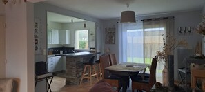 Dining - Rental villa house, 10 rue de la croix de paix Batz sur Mer 44010 France (Batz-sur-Mer)