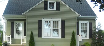 Cozy country bungalow within the Amish Community
