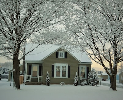Cozy country bungalow within the Amish Community