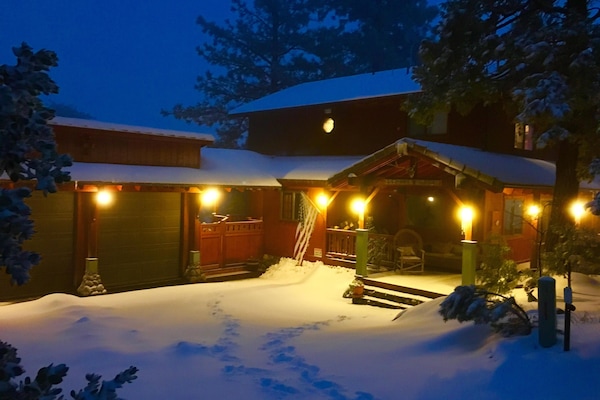 Look Out Lodge main Entrance