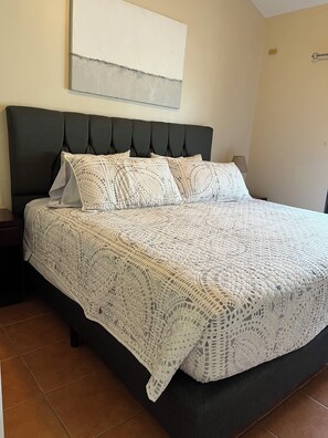 2 quartos, cofres nos quartos, Wi-Fi de cortesia, roupa de cama