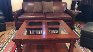 TV connectée, lecteur de DVD, livres, chaßne hi-fi