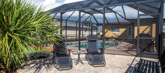 Perfect getaway - Canal front, close to the beach