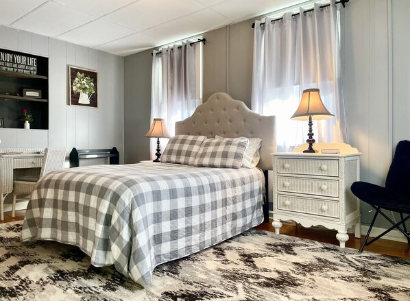 5 bedrooms, desk, iron/ironing board, WiFi