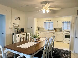 Fridge, microwave, oven, stovetop - Family-friendly, 1 mile from Intercourse Village and Kitchen Kettle PA (Gordonville)