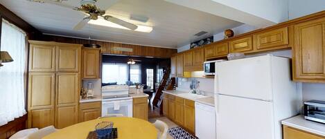 Kühlschrank, Mikrowelle, Ofen, Geschirrspüler