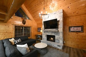 Een smart-tv, een open haard, videogames en boeken