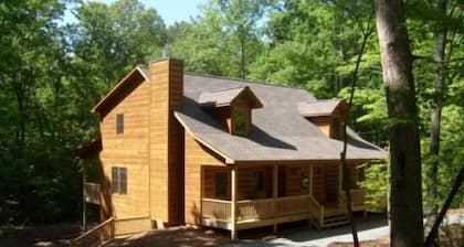 6 Bedrooms, 3 1/2 Baths, WiFi, Dog Friendly, Pool Table, Hot Tub, Fire Pit