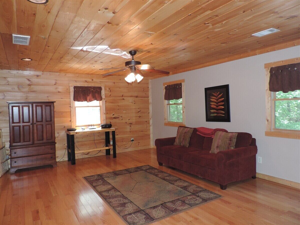 TV, fireplace, stereo