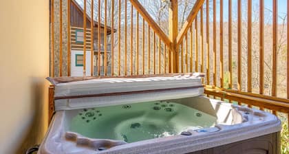 3BD / 3BA -mökki, joka sijaitsee Järvien seitsemällä paholaisella, Mtn- ja järvinäkymillä, kylpytynnyri, pelipöydät ja King Master -sviitti