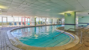 室内游泳池，室外游泳池