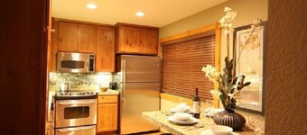 Modern Hotel-Like Luxury! 3 Bed+Loft. Twin Units  Book Separately 605615  
