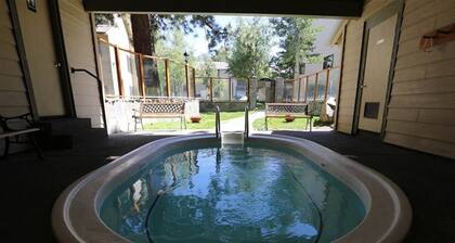 Modern Hotel-Like Luxury! 3 Bed+Loft. Twin Units Book Separately 605615