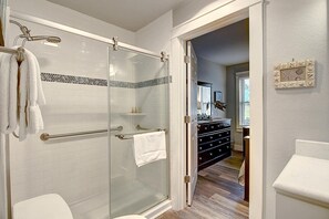 Shower, hair dryer, towels, shampoo