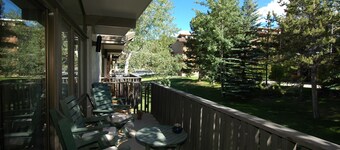 Charming, Classy, Ski-in Condo in Superior Location!