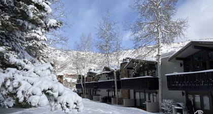 Charming, Classy, Ski-in Condo in Superior Location!