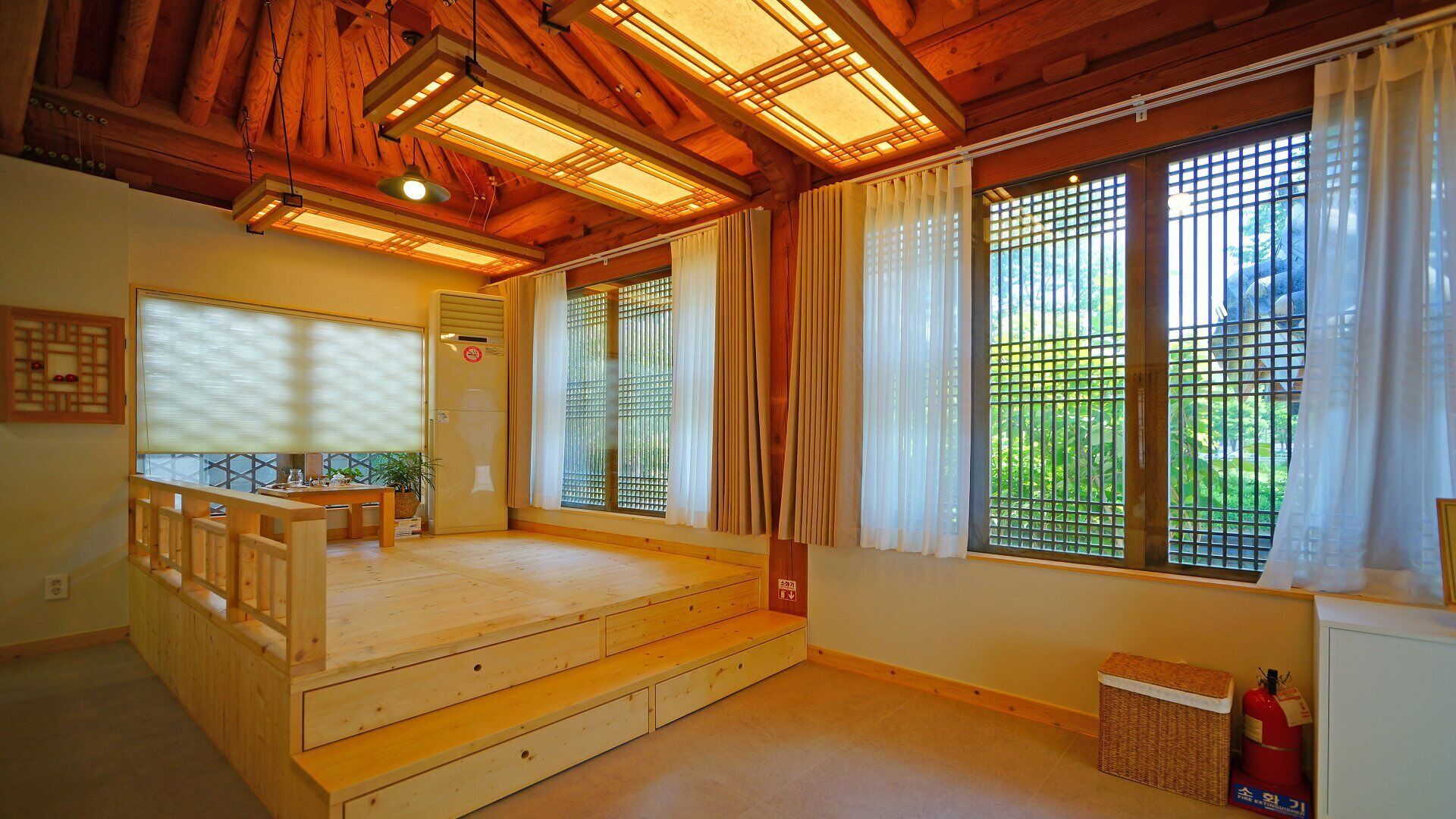 Naru Hanok Entire house | Living area | Flat-screen TV, heated floors