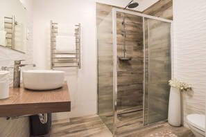 Apartment, 2 Bedrooms | Bathroom