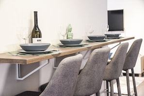 Apartment, 2 Bedrooms | In-room dining