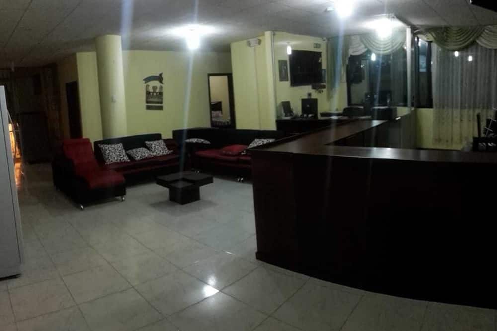 J&E hotel