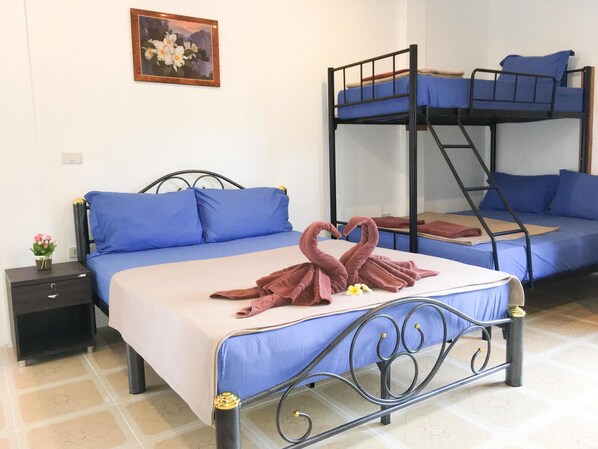 Apartment for 5 Adults with Private Bathroom | Con arredamento individuale, ferro/asse da stiro