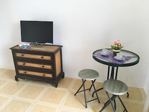 Standard Apartment for 2 Adults with Kitchen & Balcony | Servicios de la habitación