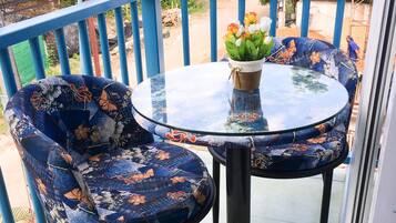 Apartment for 4 Adults with Private Bathroom | Balkon