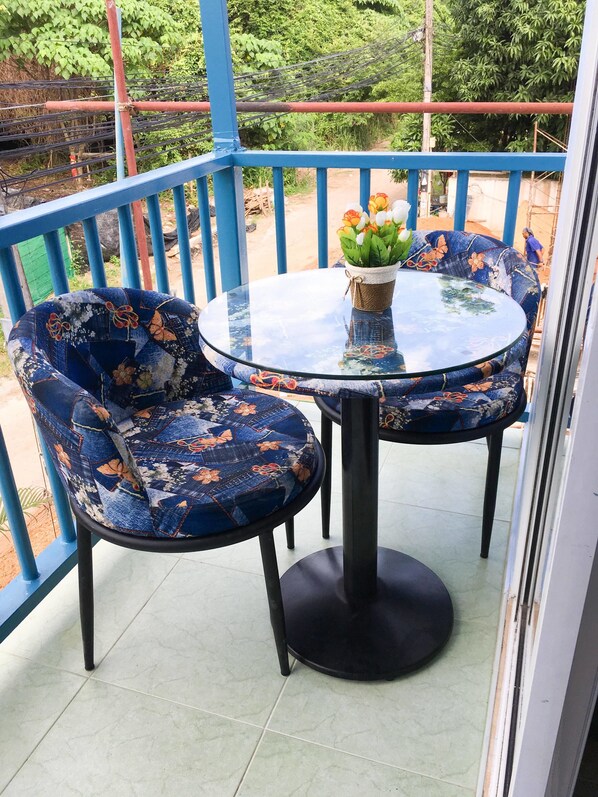 Apartment for 4 Adults with Private Bathroom | Balcony