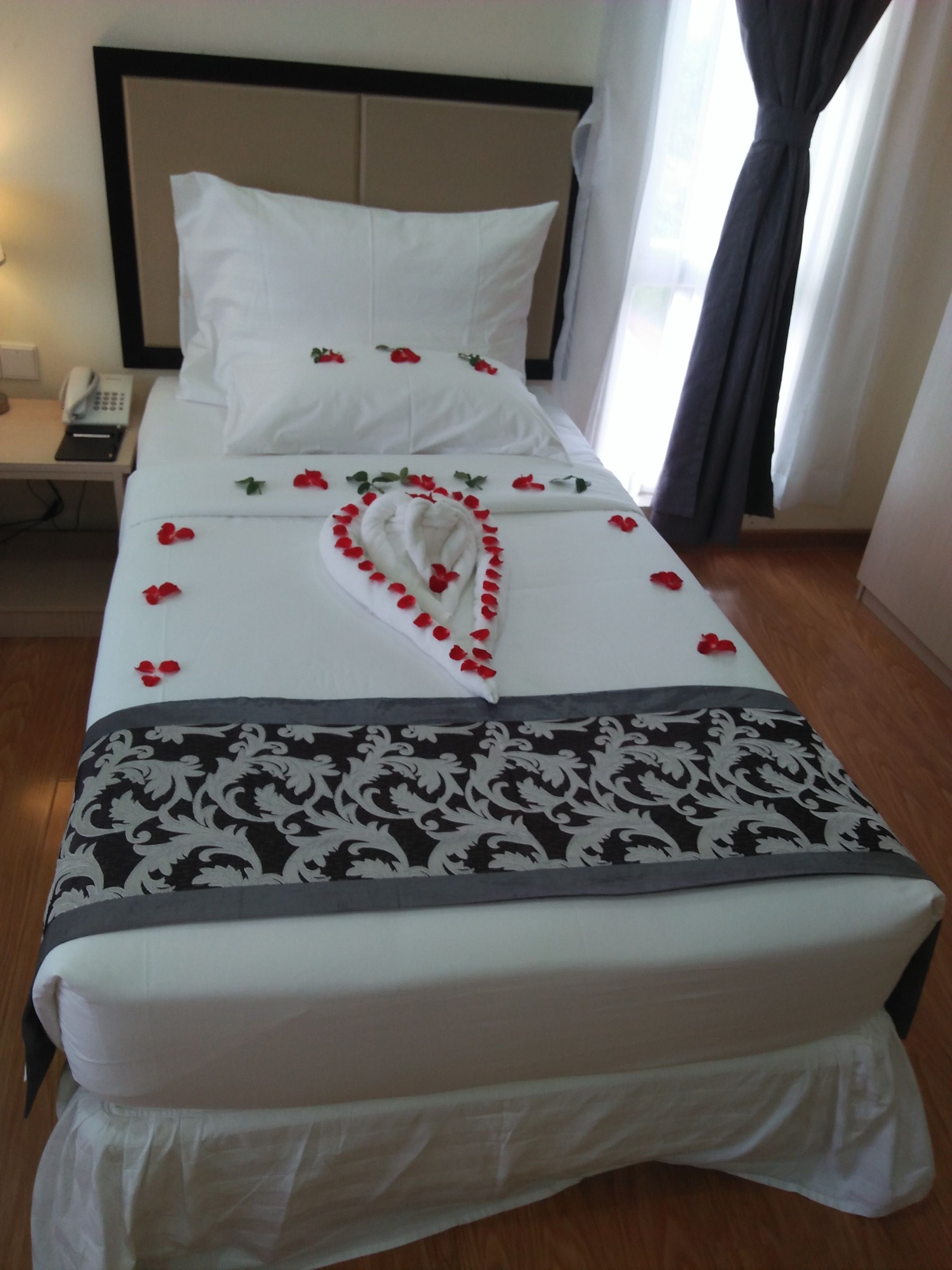 minibar, in-room safe, desk, rollaway beds