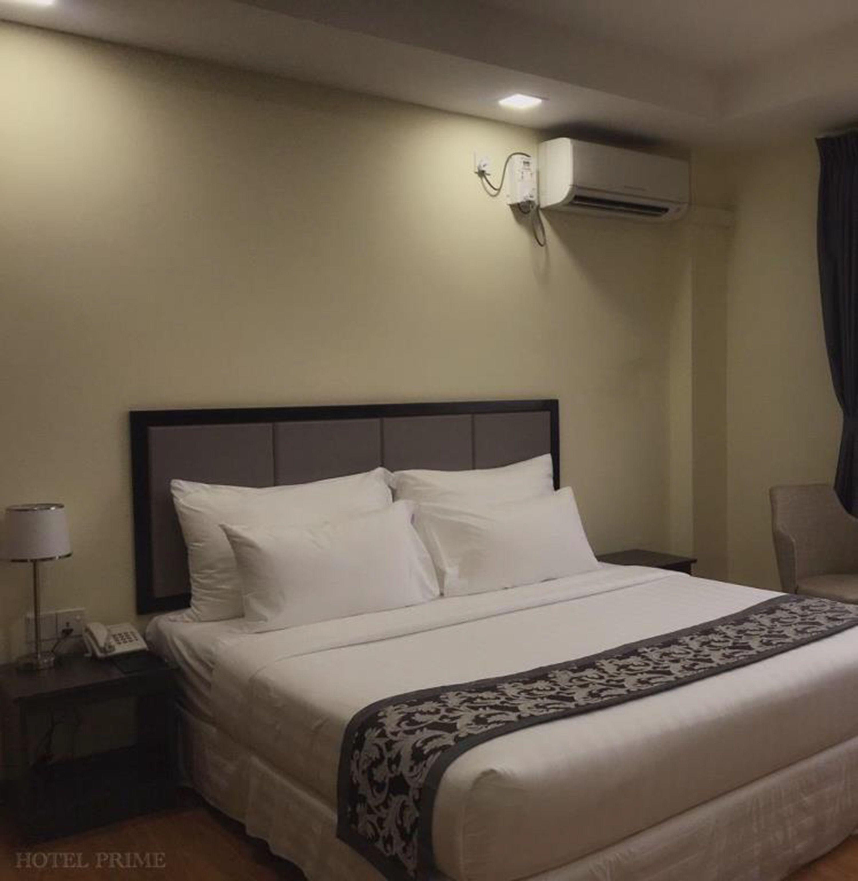 minibar, in-room safe, desk, rollaway beds