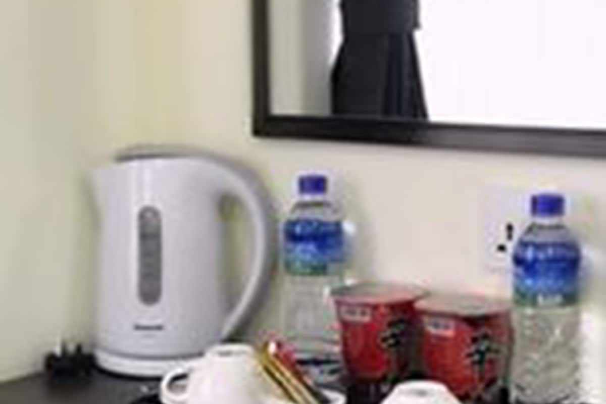 shower, free toiletries, hair dryer