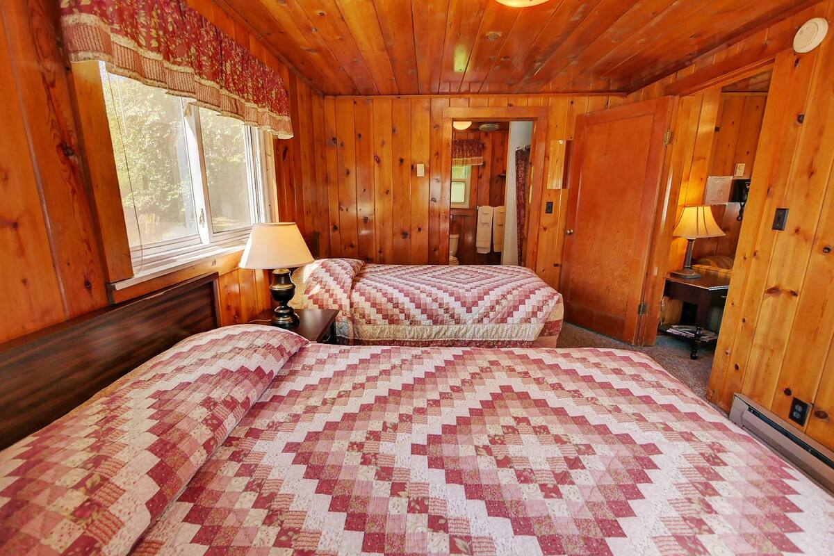 Chalet rustique classique, Plusieurs lits, non-fumeur | Système d’insonorisation, accès au Wi-Fi (inclus)